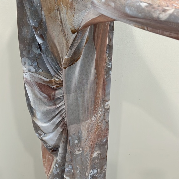 Hildur Yeoman The Premiere dress in Sequin Painting - Picture 7 of 10